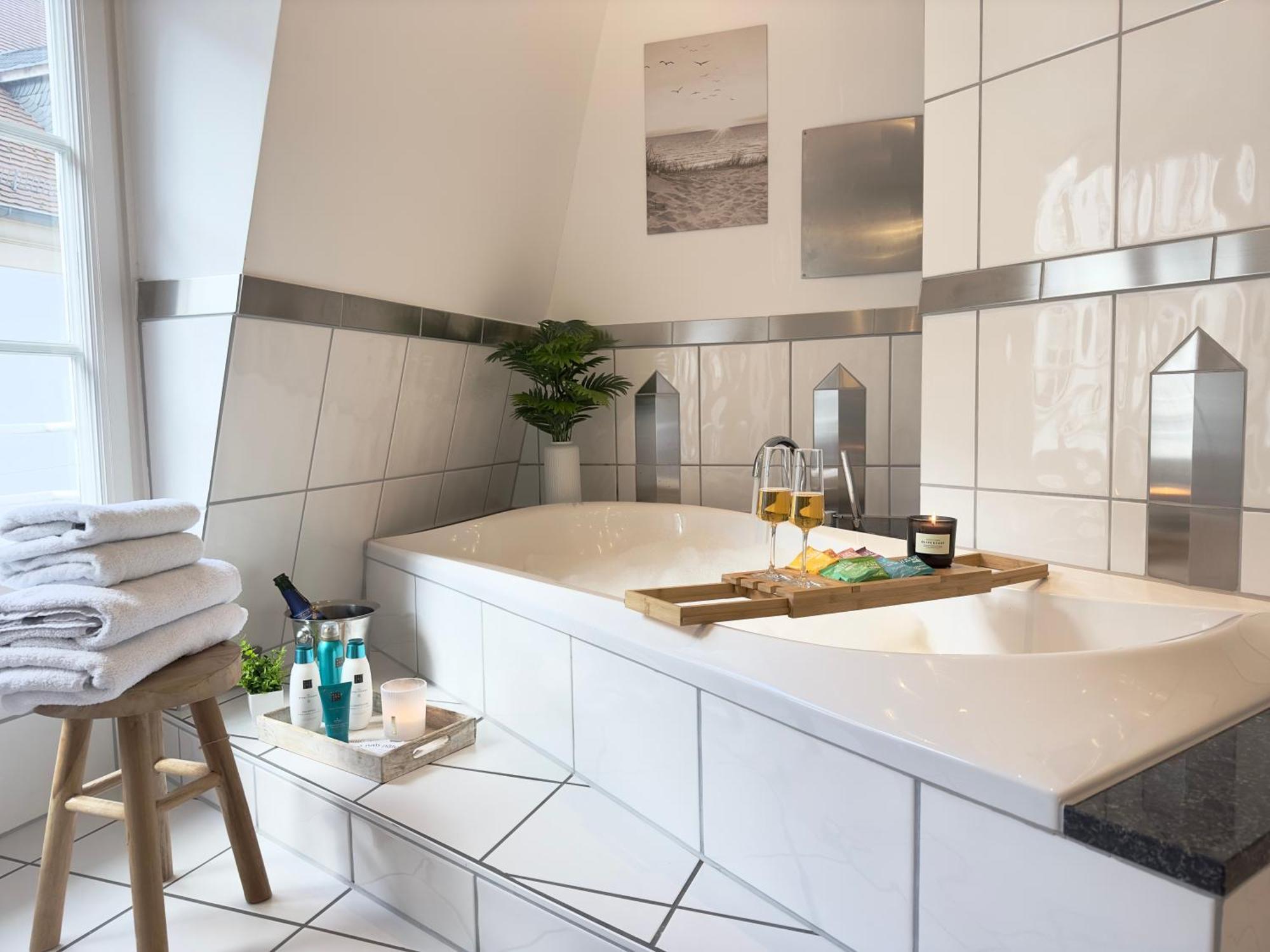 Luxury Old Town Suite - Xxl Terrasse & Xxl Penthouse ไฮเดลเบิร์ก ภายนอก รูปภาพ